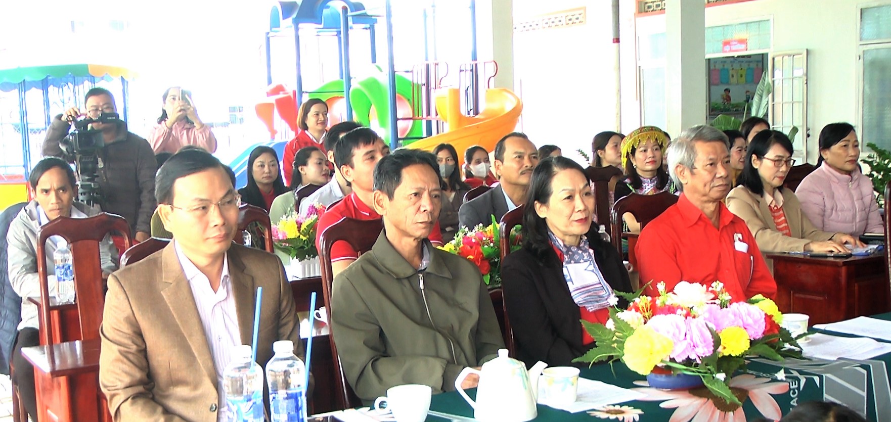 ngoan dunng.00_05_01_09.Still106